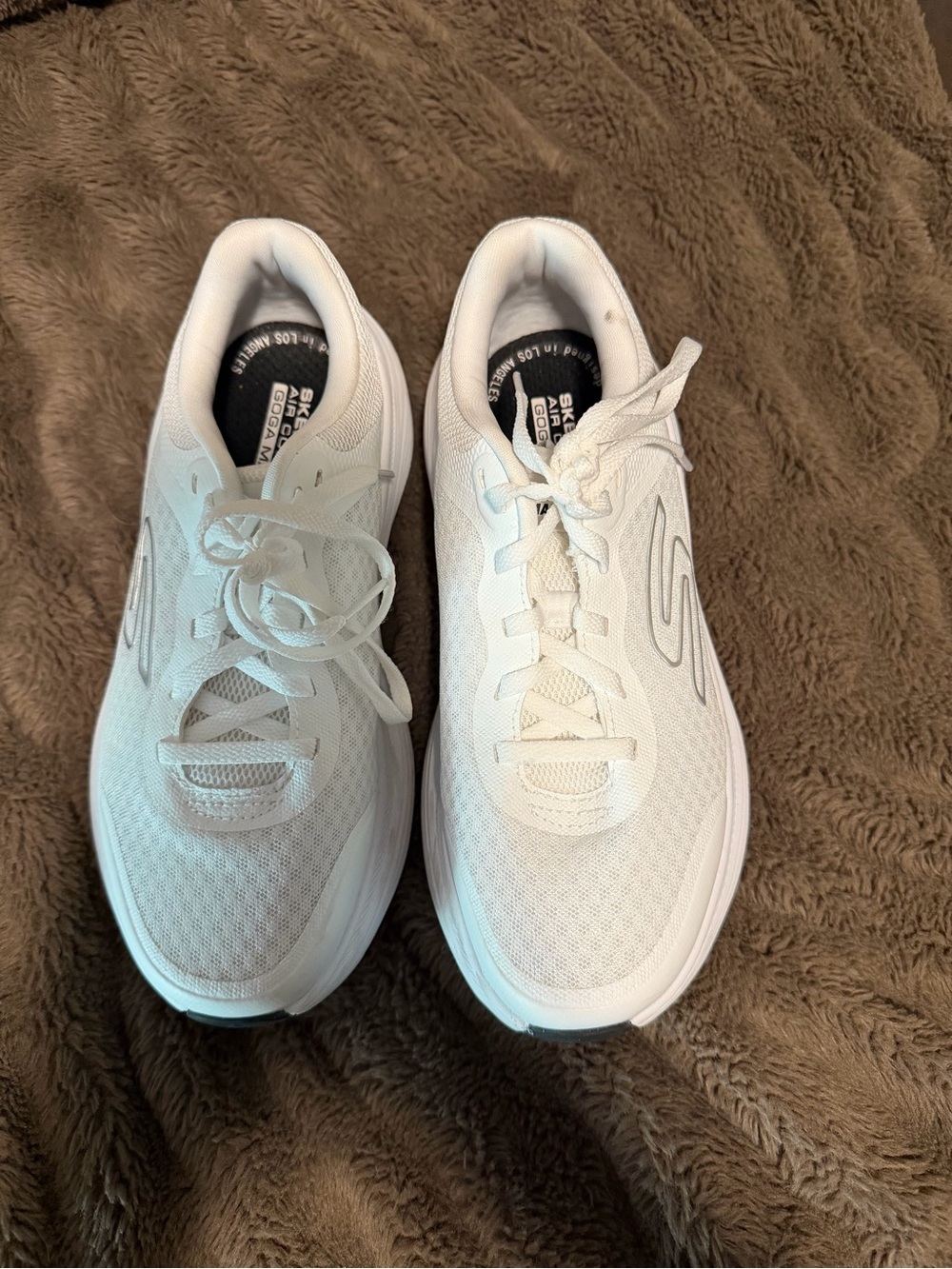 Skechers Go Run Max Cushion Endeavour Women’s 5.5 Wide White Sneakers